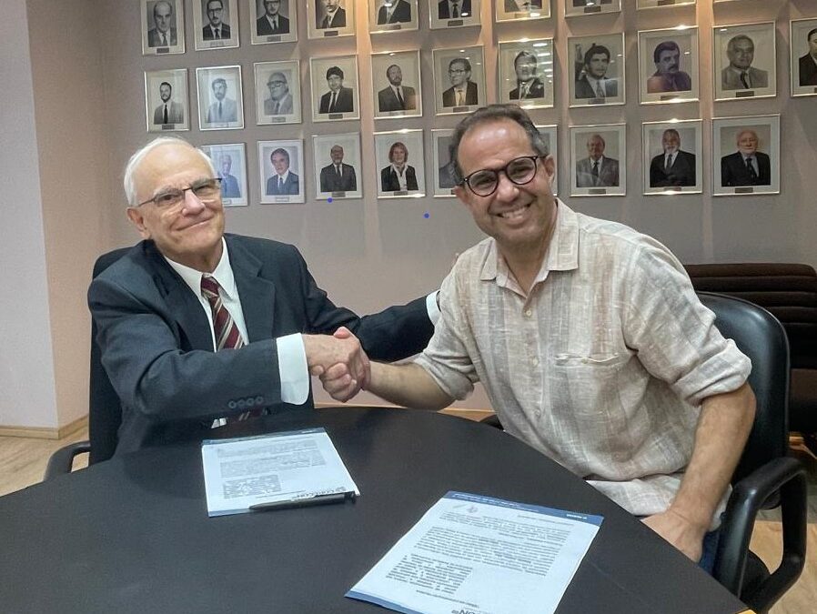 Fortalecendo a transparência pública: Corecon-SP e FENALEGIS assinam termo de cooperação