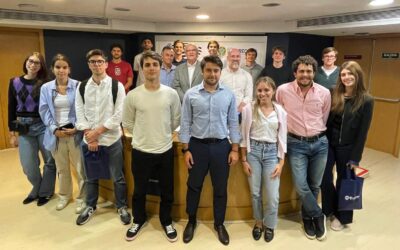 Corecon-SP recebe alunos da Casa José Coltro e da FGV