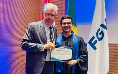 Conselheiro do Corecon-SP participa de colação de grau na FGV EESP