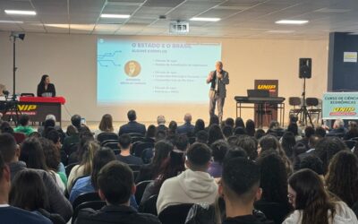 Café com Economistas em Campinas reúne cerca de 300 economistas e estudantes para uma noite de debate econômico com temas estratégicos para o futuro do país