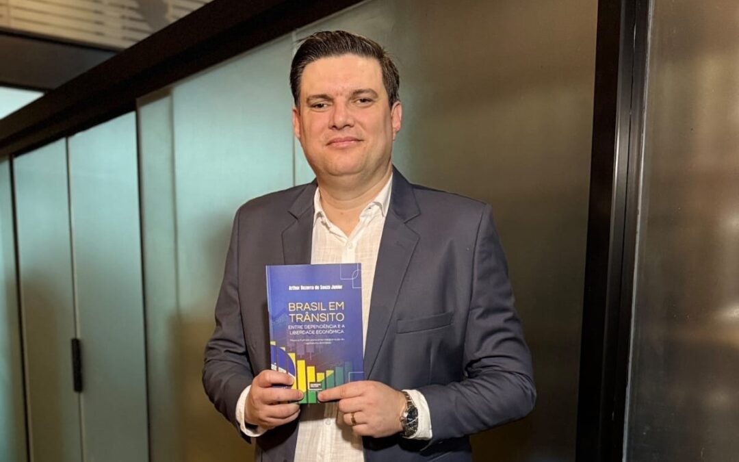Economista Arthur Bezerra de Souza Junior lança obra com prefácio do vice-presidente do Corecon-SP