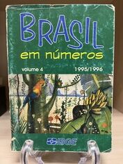 A coleção Brasil em Números é uma obra de referência dedicada a sistematizar, interpretar e contextualizar dados estatísticos sobre a realidade brasileira, combinando informações quantitativas com análise econômica, social e institucional. Seu objetivo central é traduzir números em diagnóstico, oferecendo uma visão abrangente do país ao longo do tempo.
