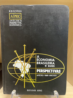 A coleção “A Economia Brasileira e Suas Perspectivas”, publicada pela APEC Editora, é uma série de volumes que reúnem estudos, análises e dados sobre a economia do Brasil em diferentes momentos históricos. Cada volume é composto por artigos escritos por economistas e especialistas que examinam: Situação da economia nacional em períodos específicos, Políticas econômicas adotadas, Setores da economia, Perspectivas de curto, médio e longo prazo e Contribuições acadêmicas e políticas públicas.