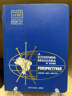 A coleção “A Economia Brasileira e Suas Perspectivas”, publicada pela APEC Editora, é uma série de volumes que reúnem estudos, análises e dados sobre a economia do Brasil em diferentes momentos históricos. Cada volume é composto por artigos escritos por economistas e especialistas que examinam: Situação da economia nacional em períodos específicos, Políticas econômicas adotadas, Setores da economia, Perspectivas de curto, médio e longo prazo e Contribuições acadêmicas e políticas públicas.