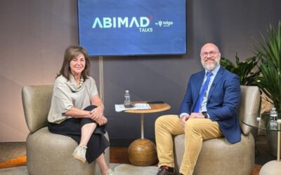 Presidente do Corecon-SP grava podcast em feira de alta decoração e destaca importância do setor econômico